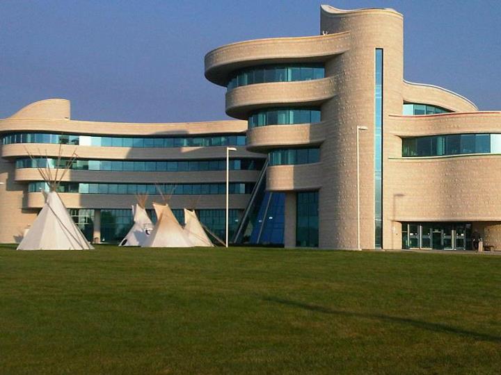 جامعة الأمم الأولى – First Nations University of Canada