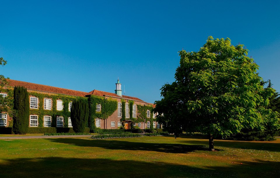 كلية ريتل الجامعية – Writtle University College
