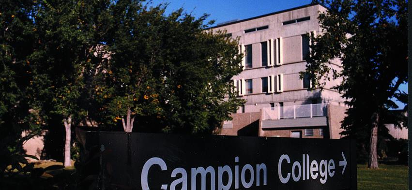 كلية كامبيون بجامعة ريجينا – Campion College At The University Of Regina