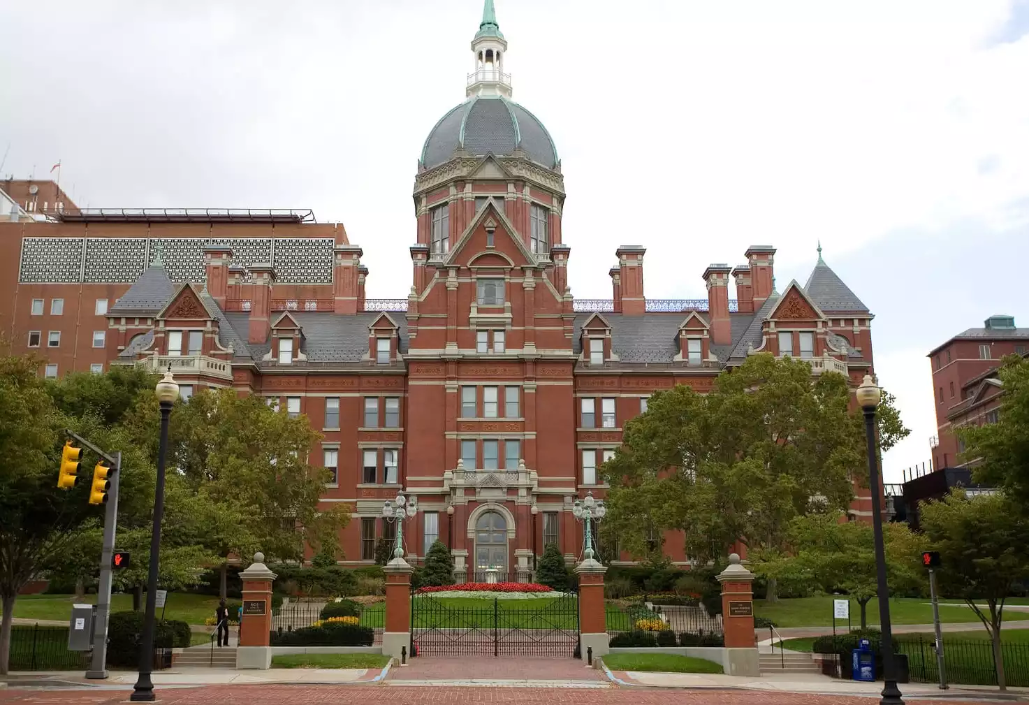 جامعة جونز هوبكنز Johns Hopkins University