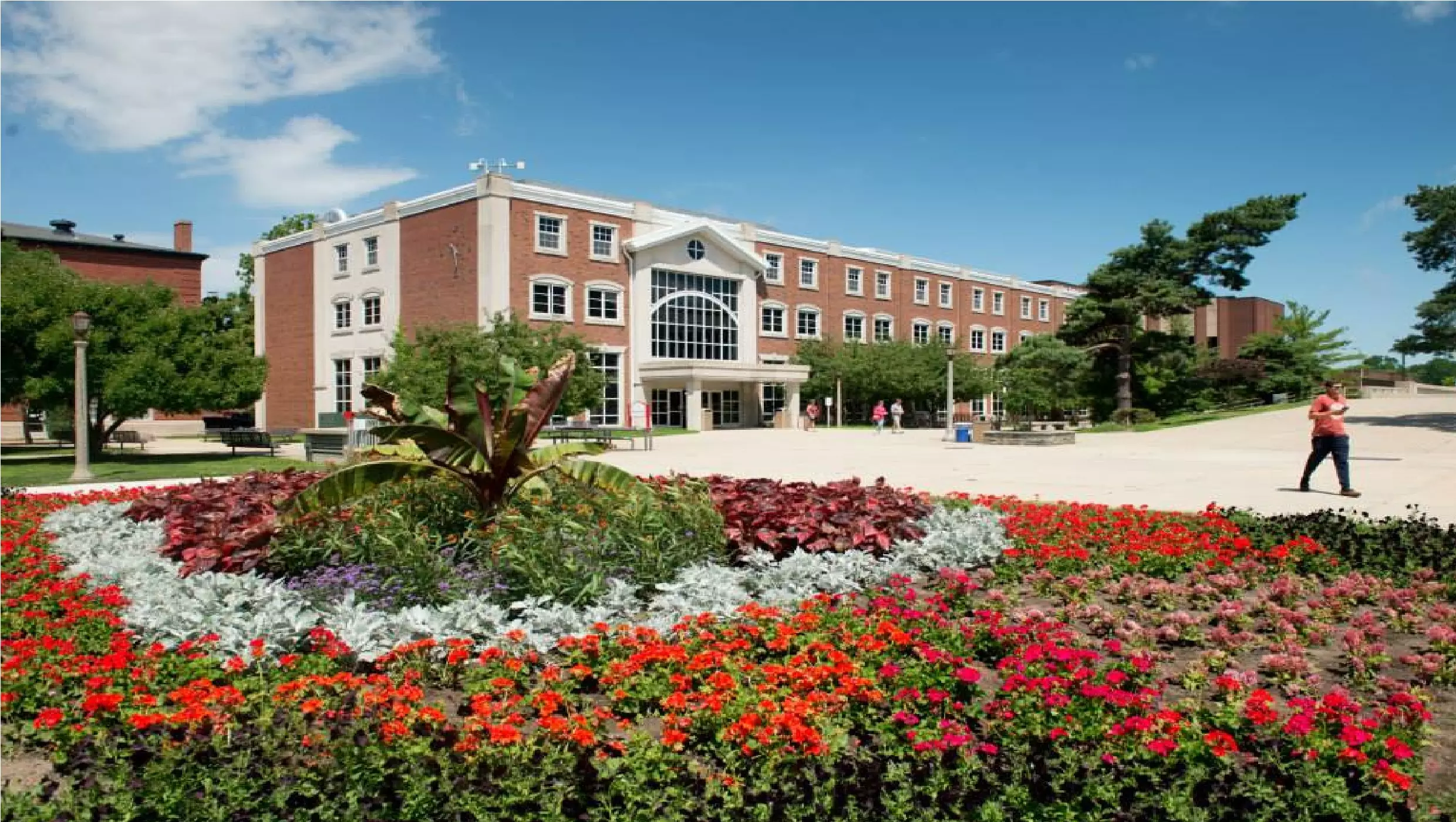 جامعة ولاية الينوي Illinoins State University
