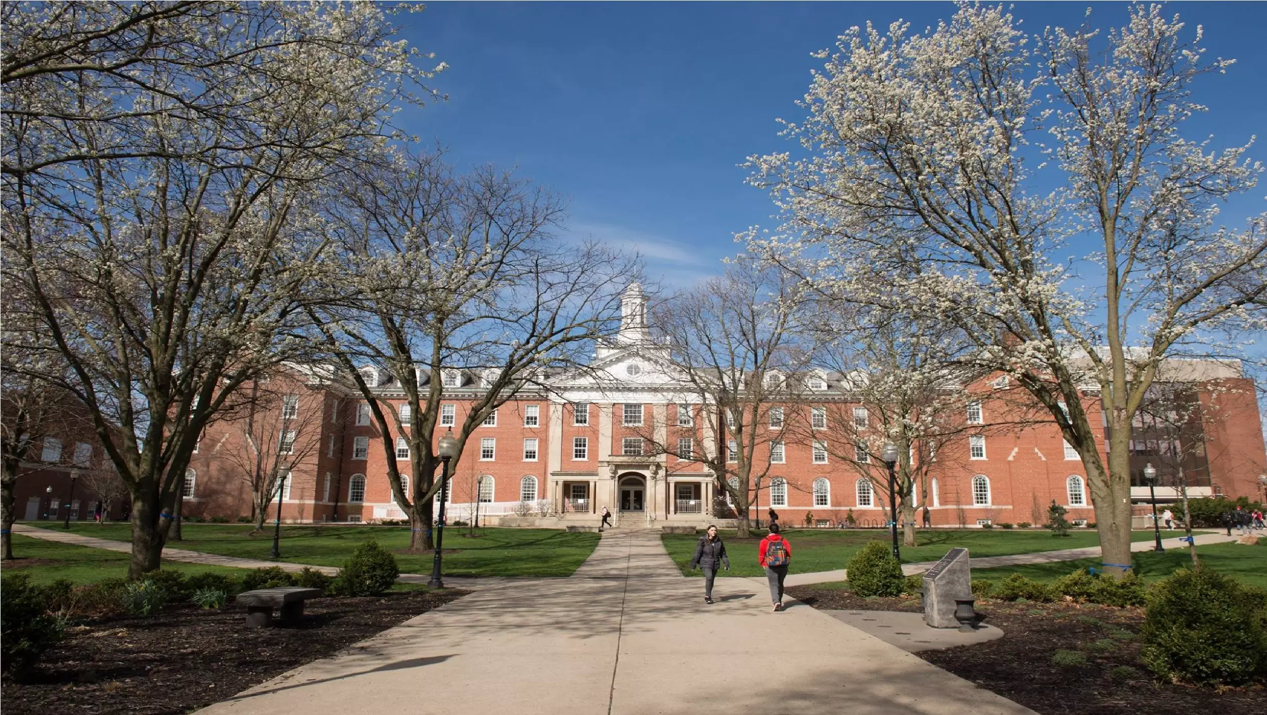 جامعة ولاية الينوي Illinoins State University