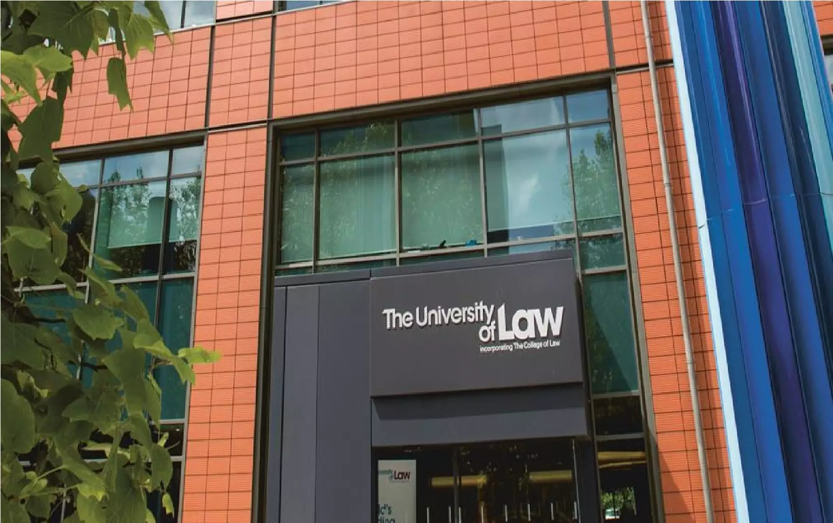 جامعة القانون The University of Law