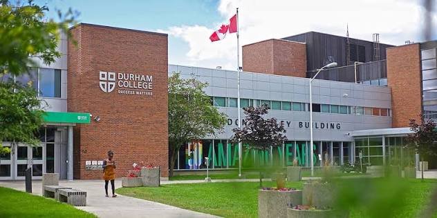 كلية دورهام Durham College