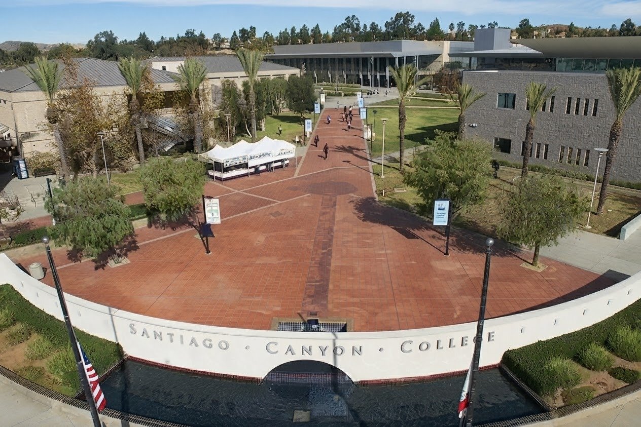 كلية سانتياغو كانيون Santiago Canyon College